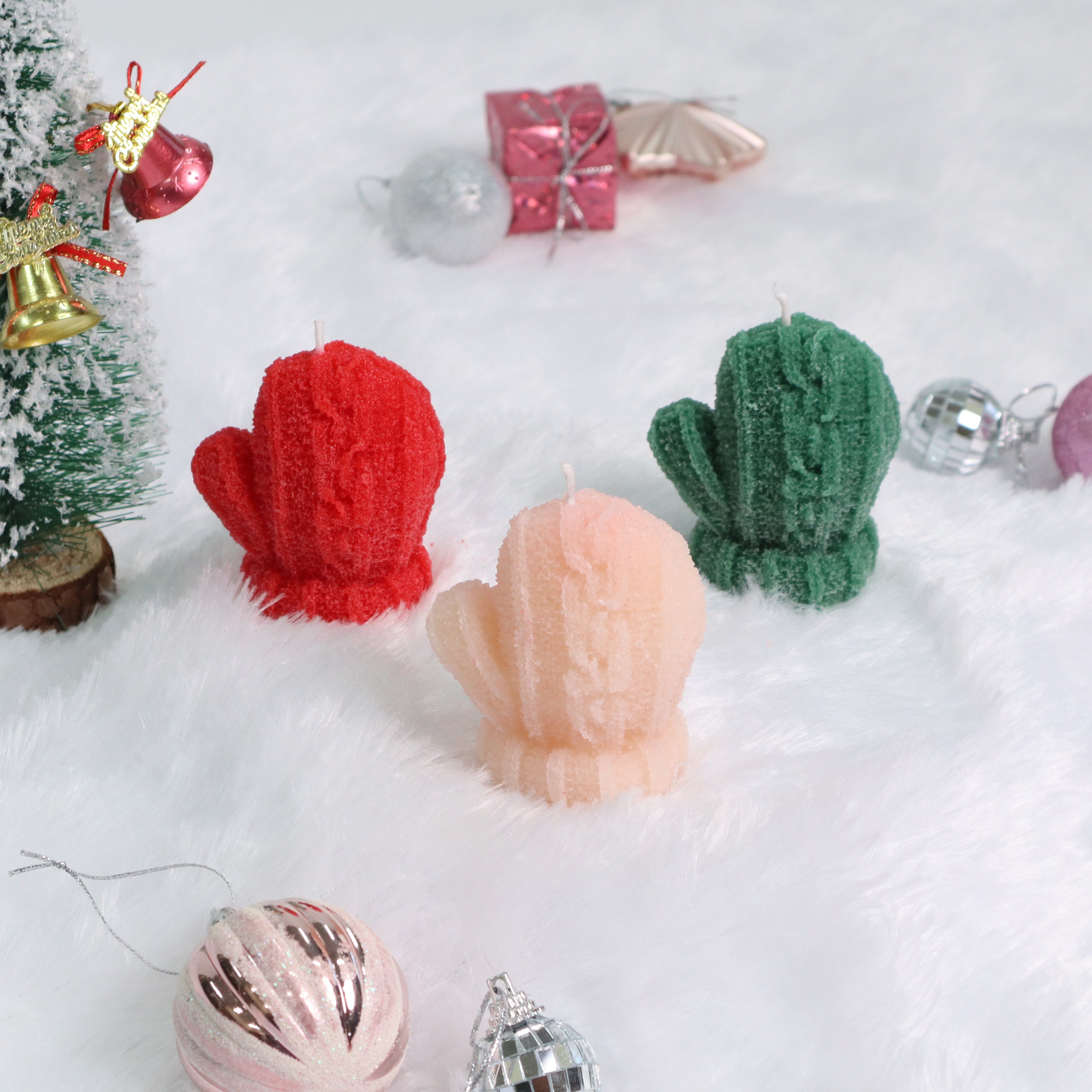 Cozy Glow Mittens Candle